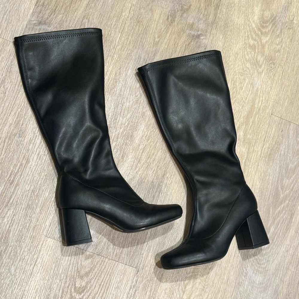 Black Women's Knee-High Boots